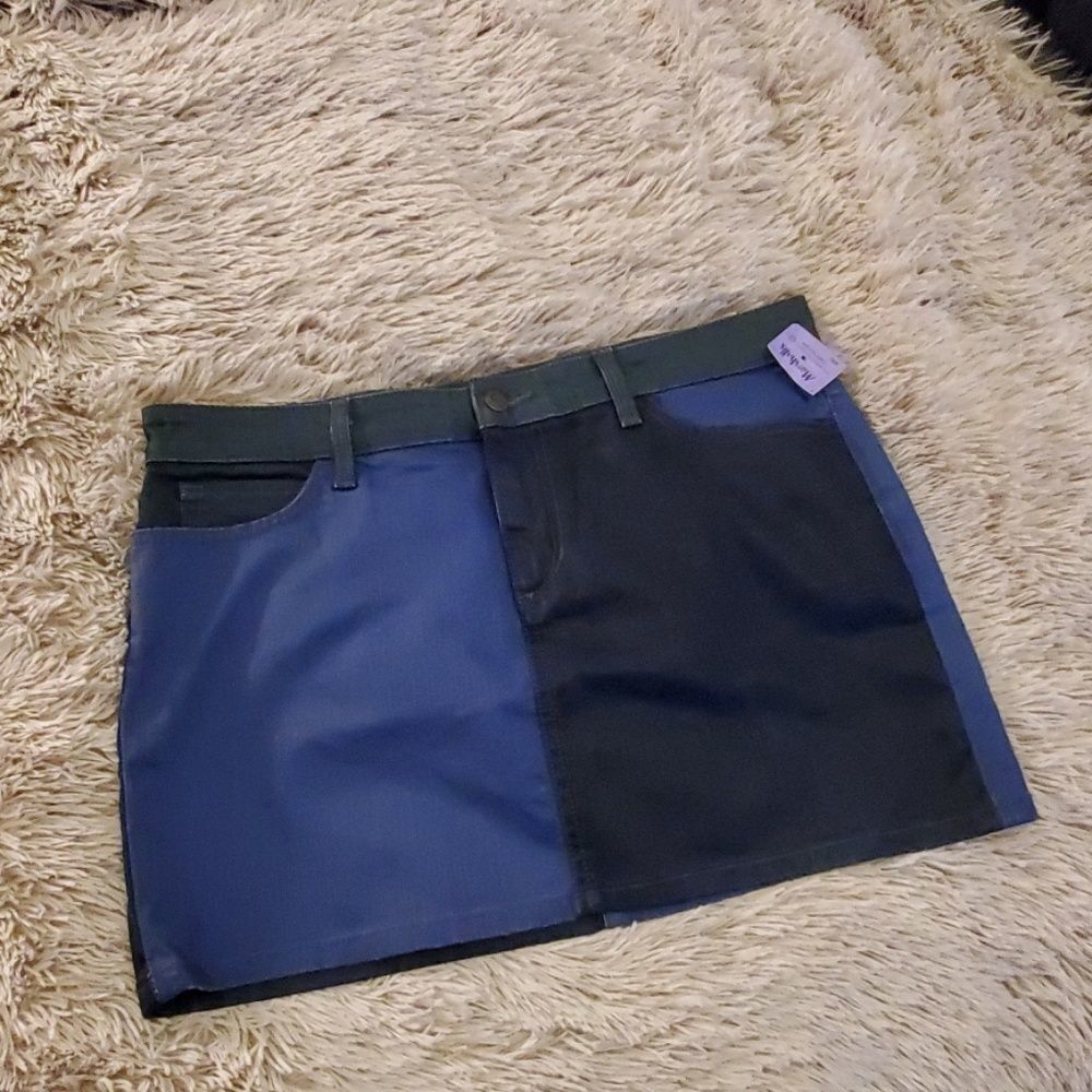 Super fun Joe's jeans Daisy blues skirt size 31